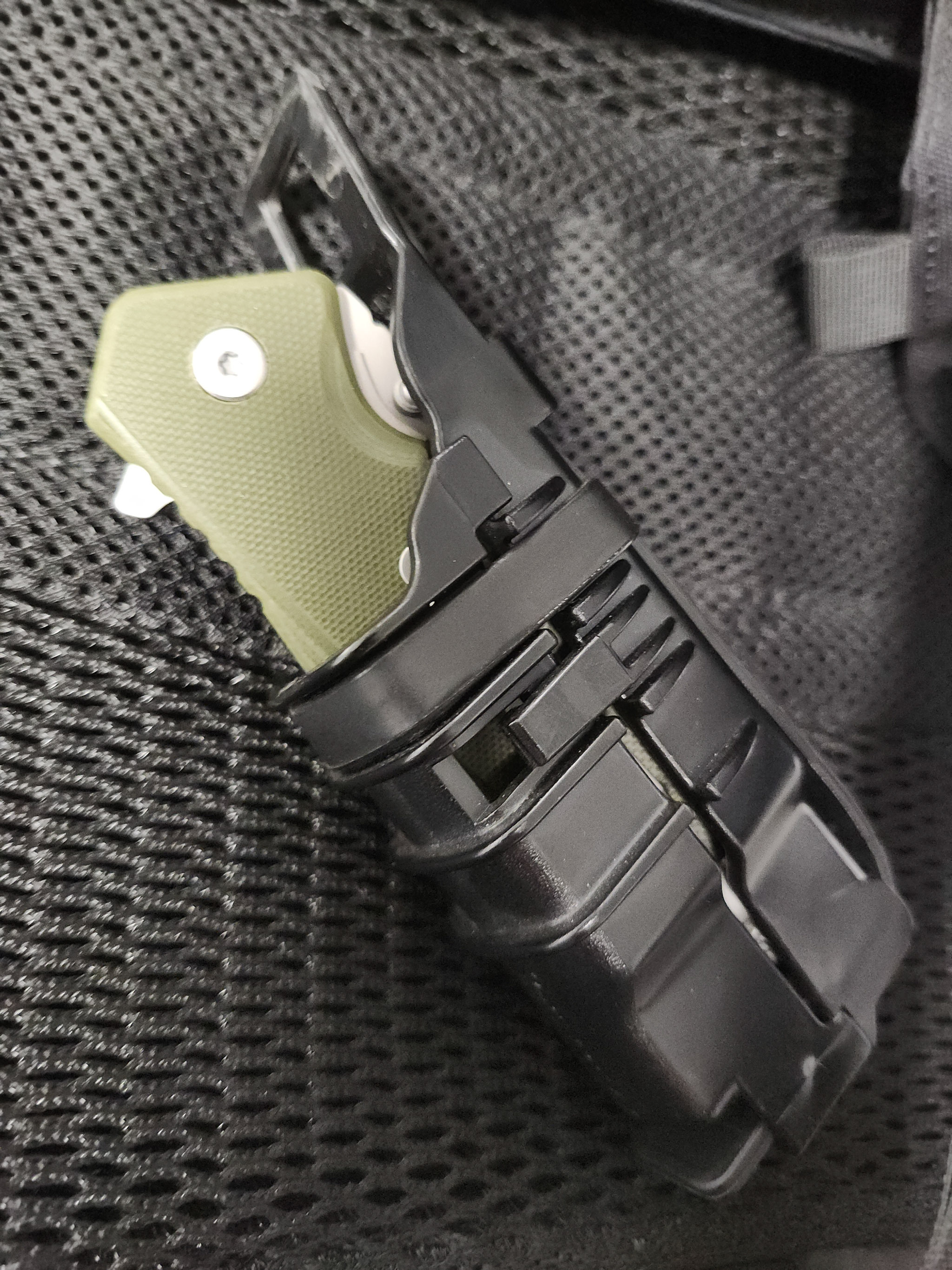 a Bear folding knife snog fit in the FASTmag pistol pouch